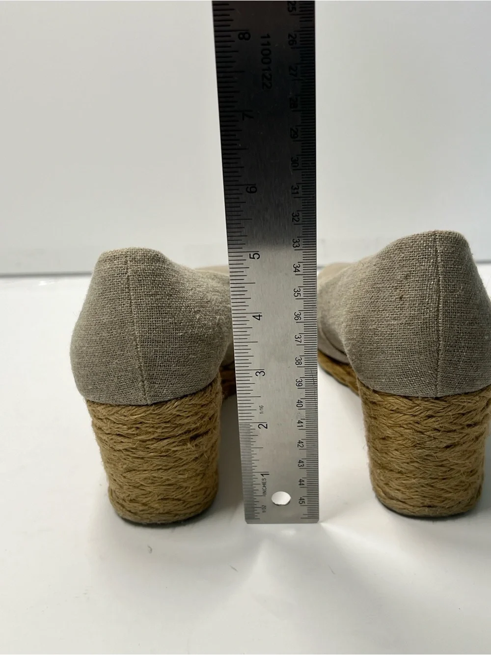Adrienne Vittadini Women’s Size 8.5 Beige Gold Slip On 3” Wedge